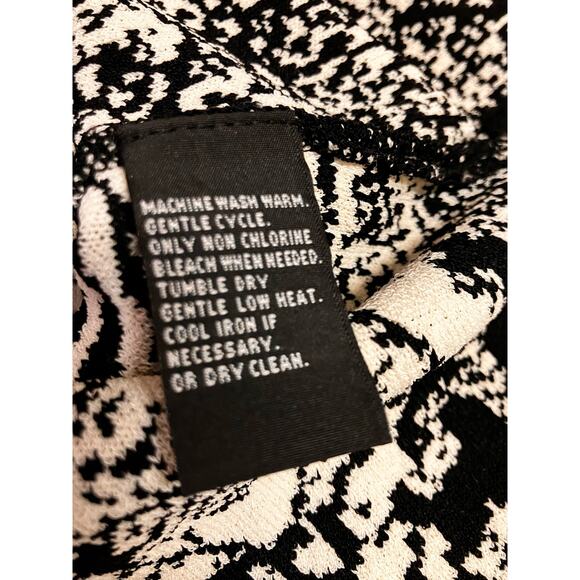Christina Rotelli Vintage Sweater Top Long Sleeved Black Cream Size Medium - Picture 7 of 7